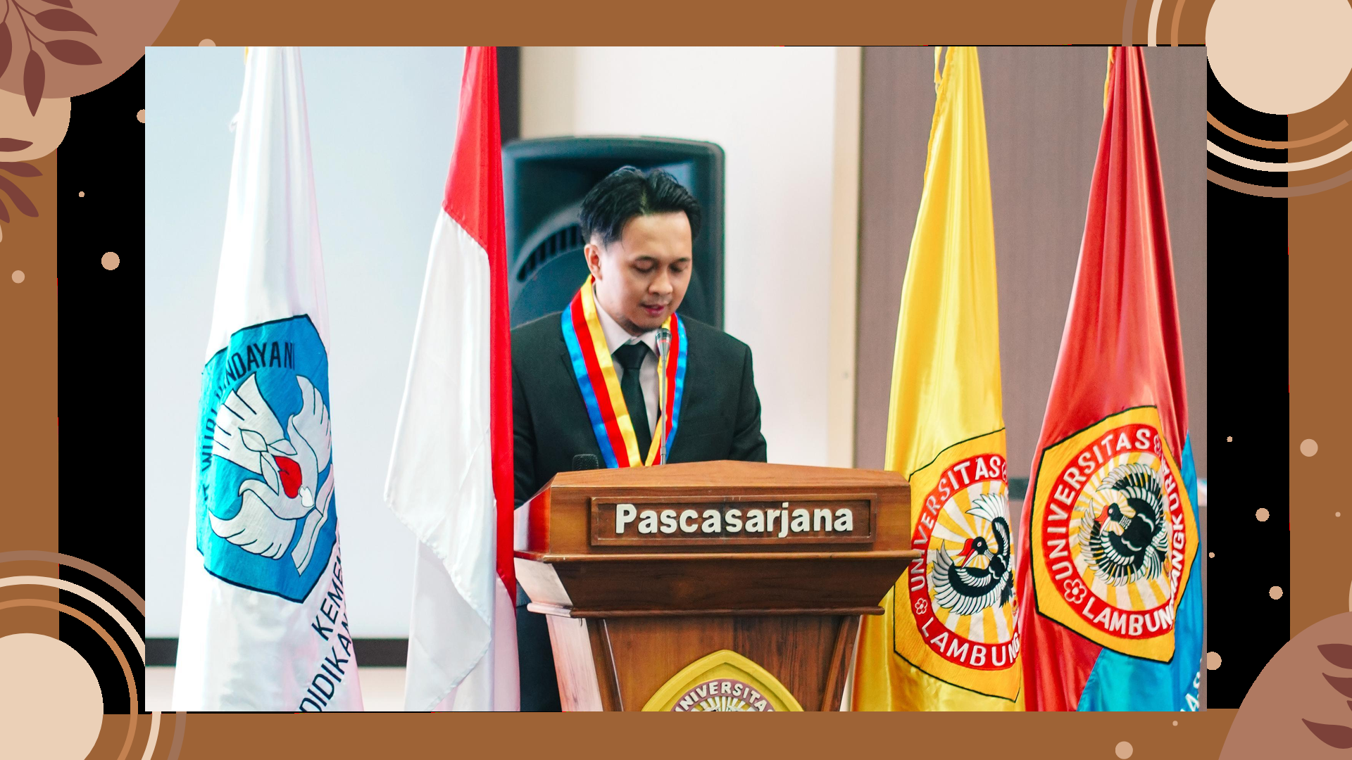 Ahsani Taqwiem di podium Pascasarjana ULM